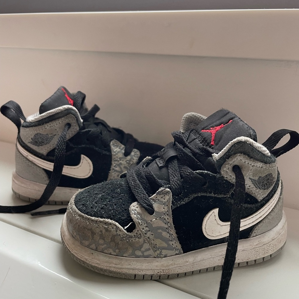 Baby/toddler nike shoes size 5C